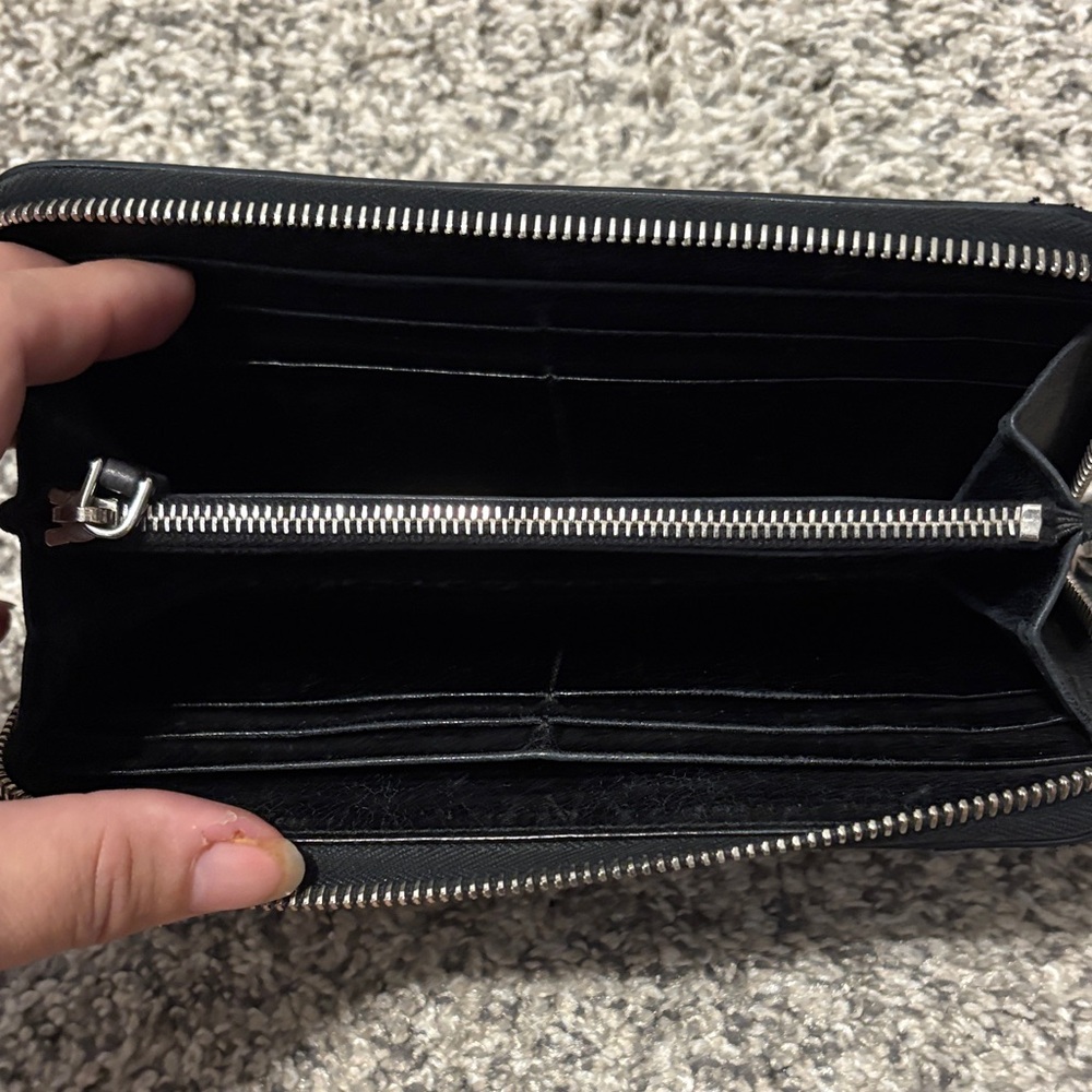 Prada Black Wallet - Picture 3 of 7